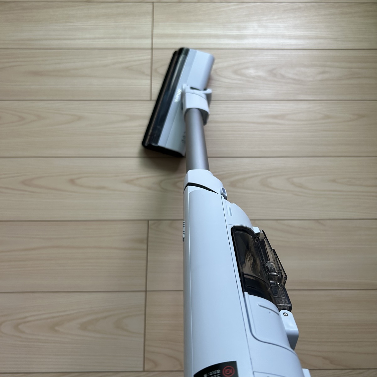 シャークLC150JBLのヘッドを手元の操作で横に大きく曲げた状態